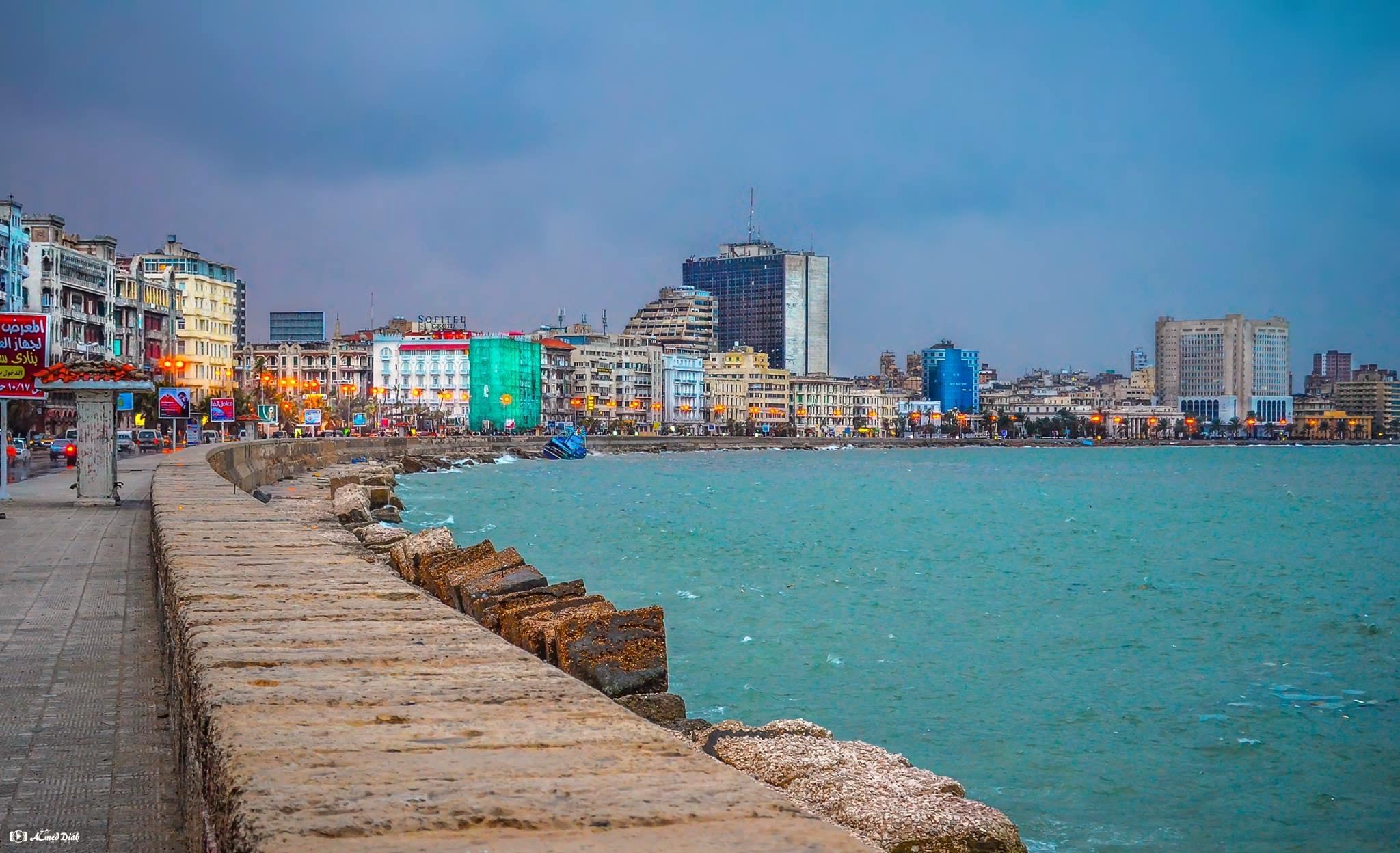 الاستمتاع بكورنيش الاسكندرية