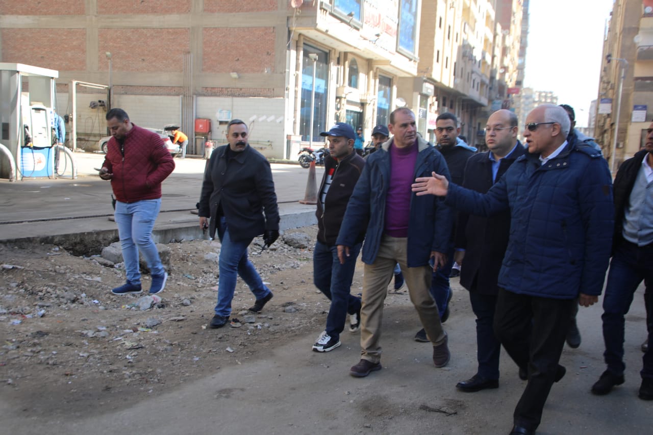 محافظ الجيزة يتفقد أعمال رصف وتطوير شارع فيصل