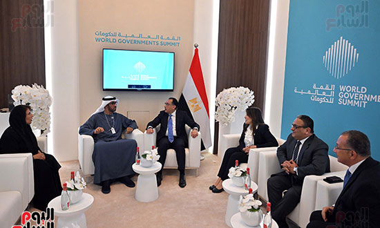 رئيس الوزراء يلتقى وزير الصناعة والتكنولوجيا المتقدمة الإماراتى (2)