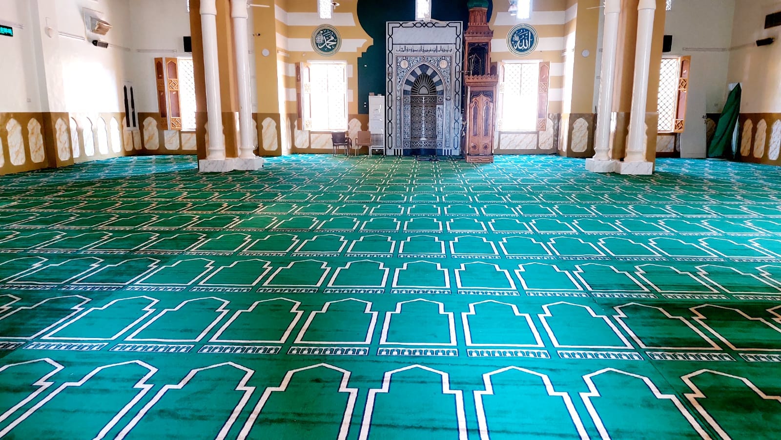 فرش مسجد السيد يوسف بالكرنك بمدينة الاقصر بسجاد المحراب الجديد
