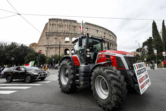 احتجاجات لمزارعين في إيطاليا ضد الزراعة الأوروبية والوطنية