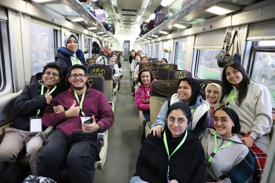 الشباب فى القطار من القاهرة لأسوان