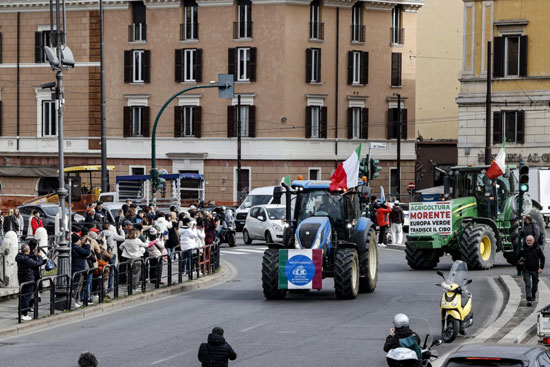 احتجاجات المزارعين في إيطاليا ضد الزراعة الأوروبية والوطنية