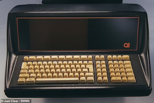 جهاز الكمبيوتر القديم