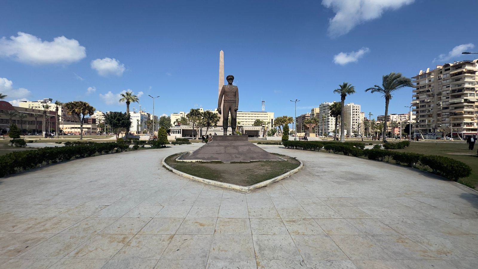 التمثال في ميدان الشهداء