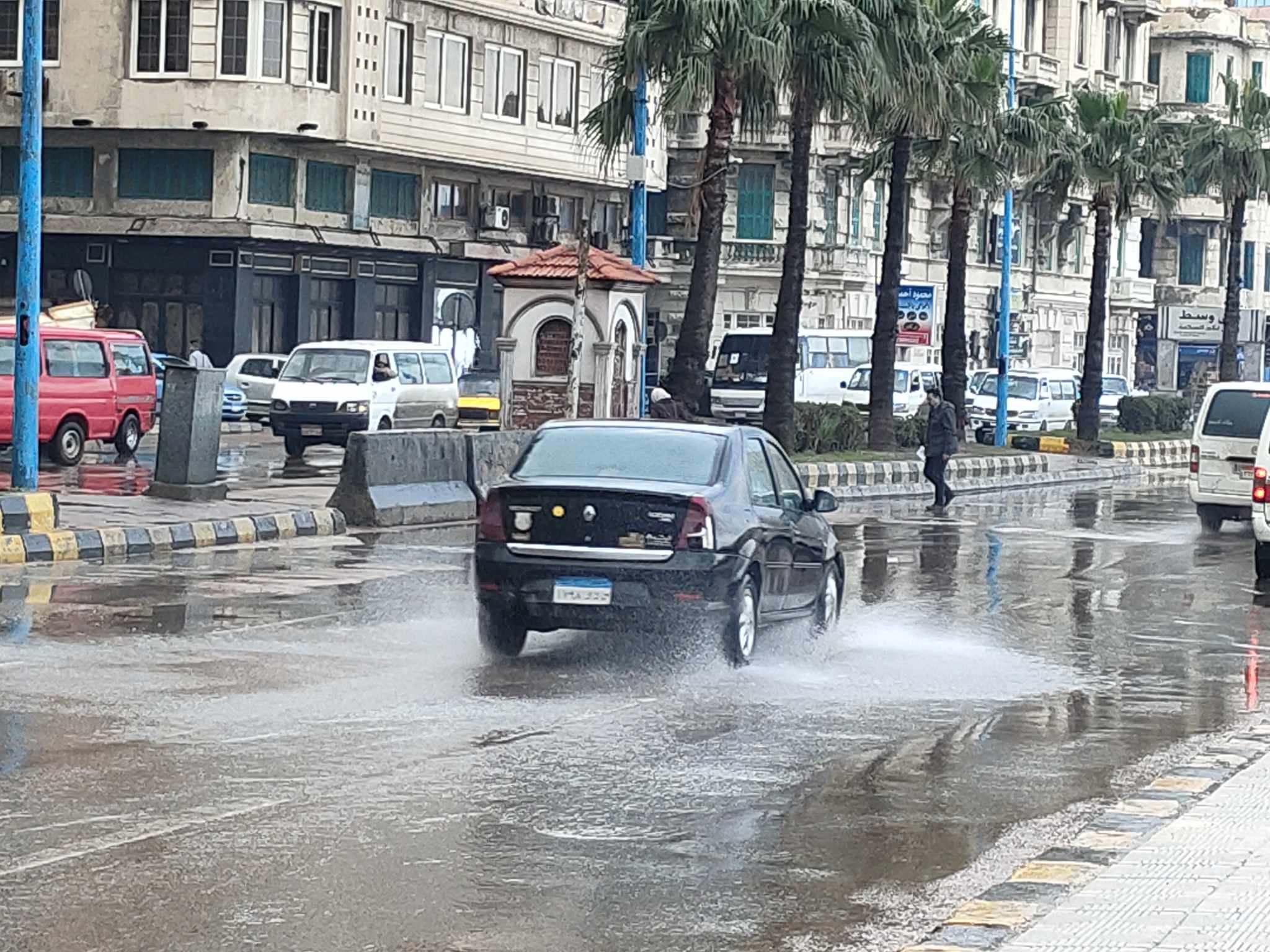 امطار غزيرة علي كورنيش الإسكندرية