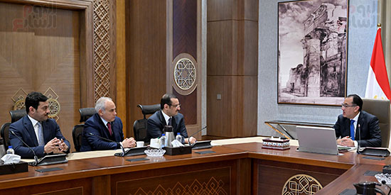 لقاء رئيس الوزراء مع رئيس ادارة الشركة المصرية الكويتية (5)