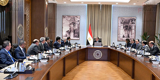 لقاء رئيس الوزراء مع رئيس ادارة الشركة المصرية الكويتية (2)