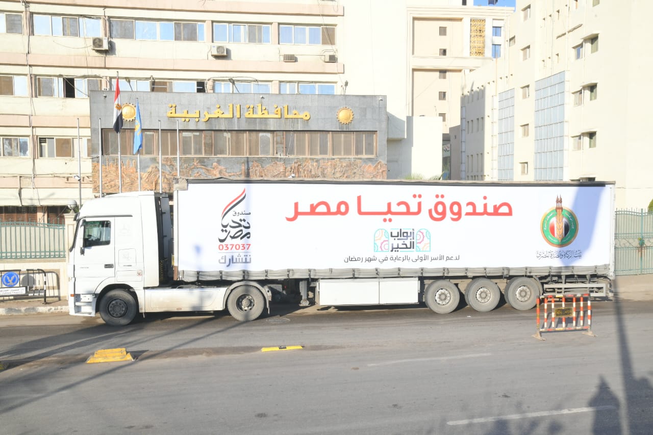 محافظ الغربية يتفقد قوافل أبواب الخير (2)