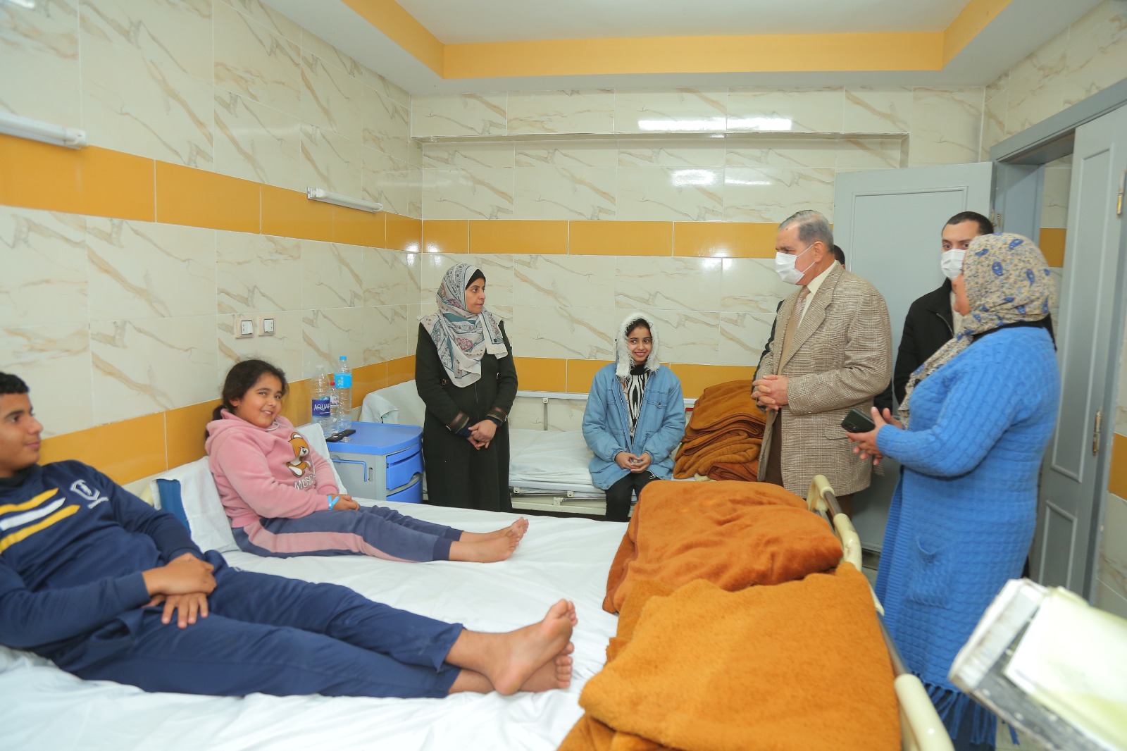 محافظكفر الشيخ يزور أطفال غزة بمستشفى العبور