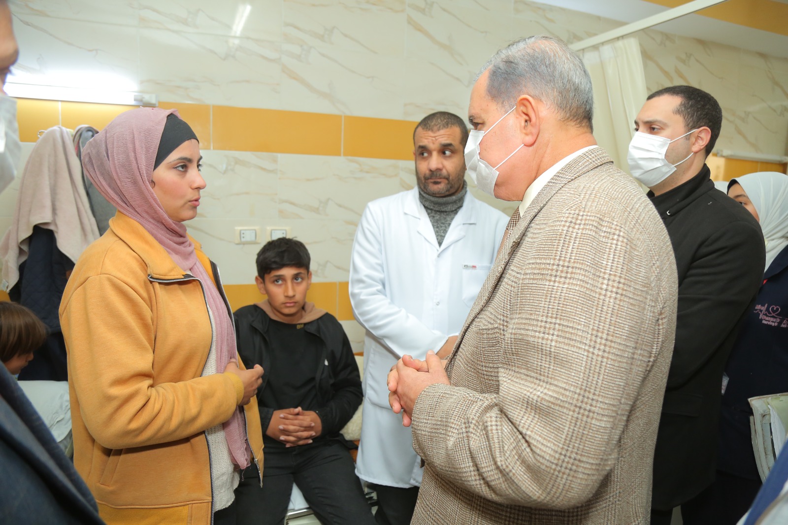 محافظكفر الشيخ يطئمن على أطفال غزة بمستشفى العبور