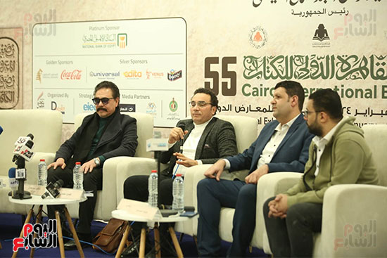 محمد رياض فى ندوة الاحتفاء بالفائزين في مسابقة التأليف المسرحي بمعرض الكتاب