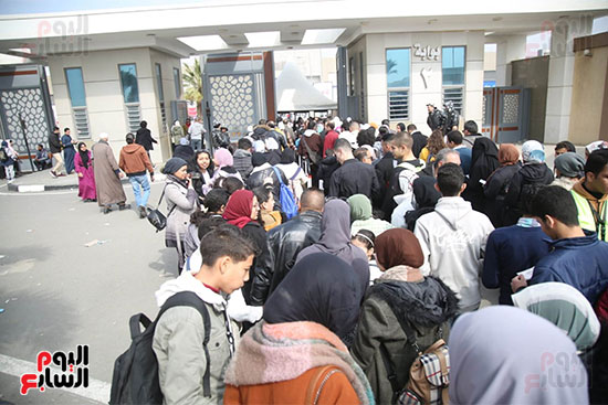 توافد طلاب المدارس والجامعات والأسر على زيارة معرض القاهرة الدولى توافد طلاب المدارس والجامعات والأسر على زيارة معرض القاهرة الدولى