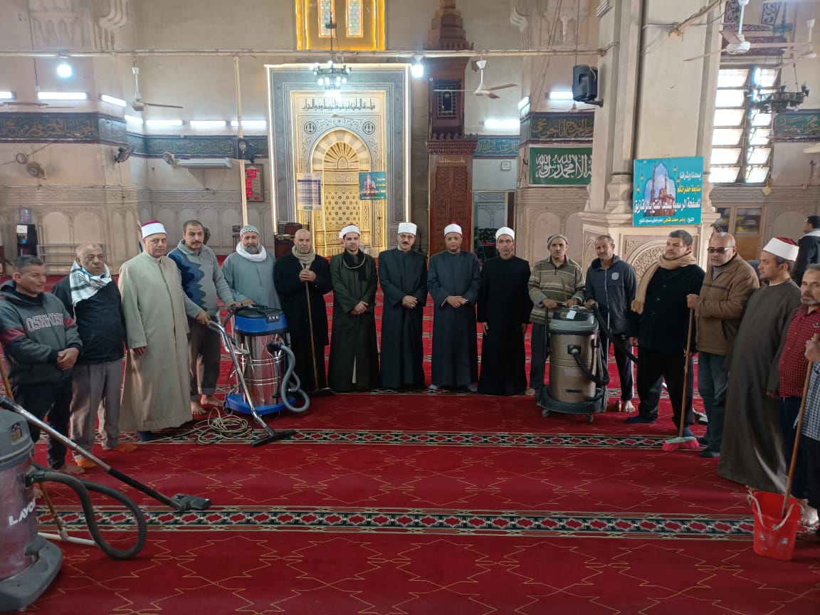  حملة نظافة موسعة بمساجد الشرقية  (1)