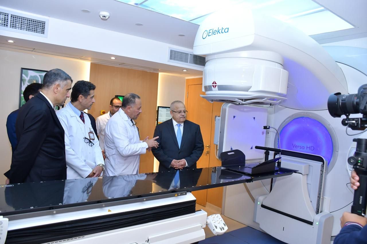 رئيس جامعة القاهرة يفتتح جناح جديد للعلاج الإشعاعي بقسم علاج الأورام بالأشعة 
