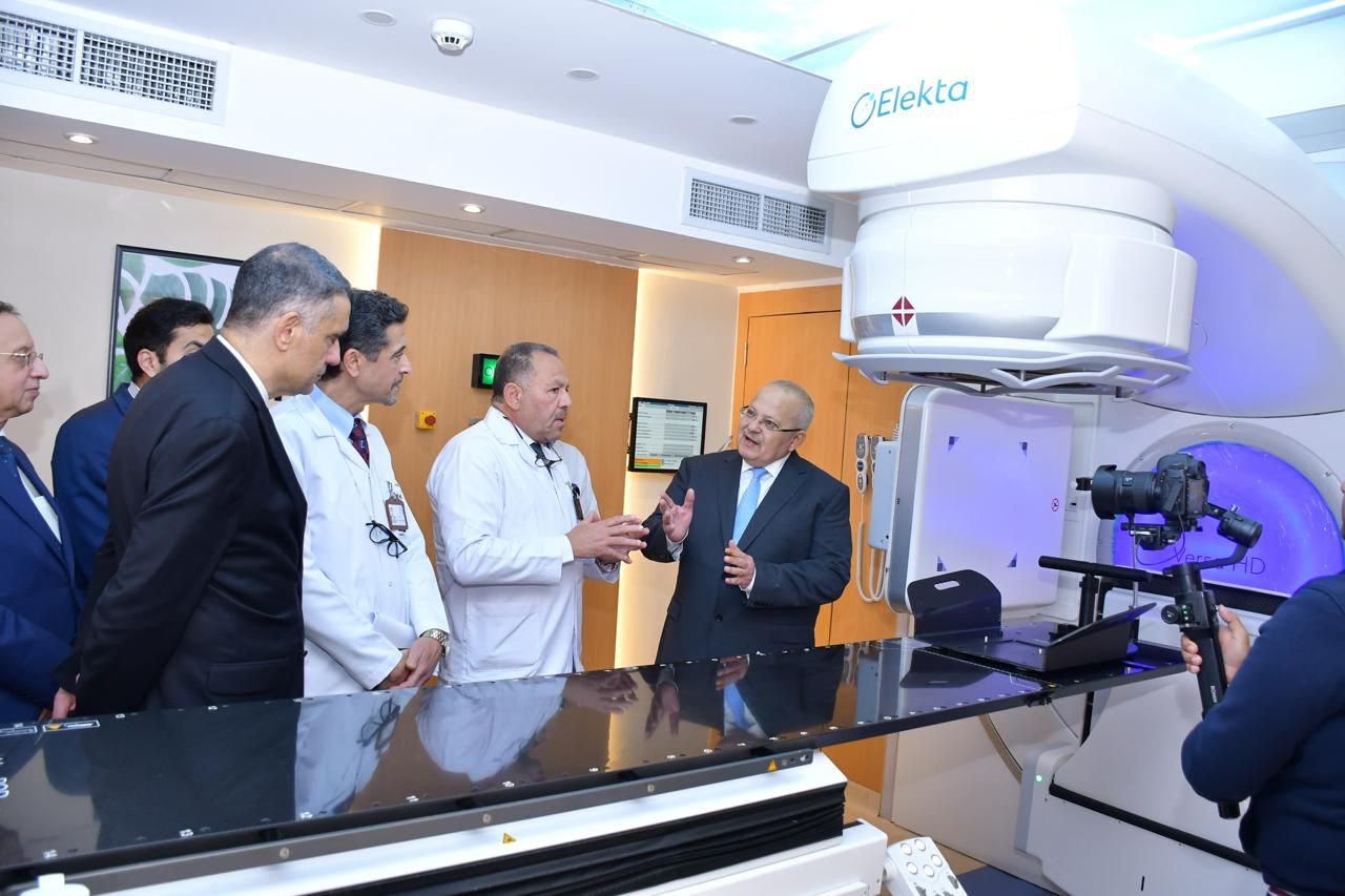 رئيس جامعة القاهرة يفتتح جناح جديد للعلاج الإشعاعي بقسم علاج الأورام