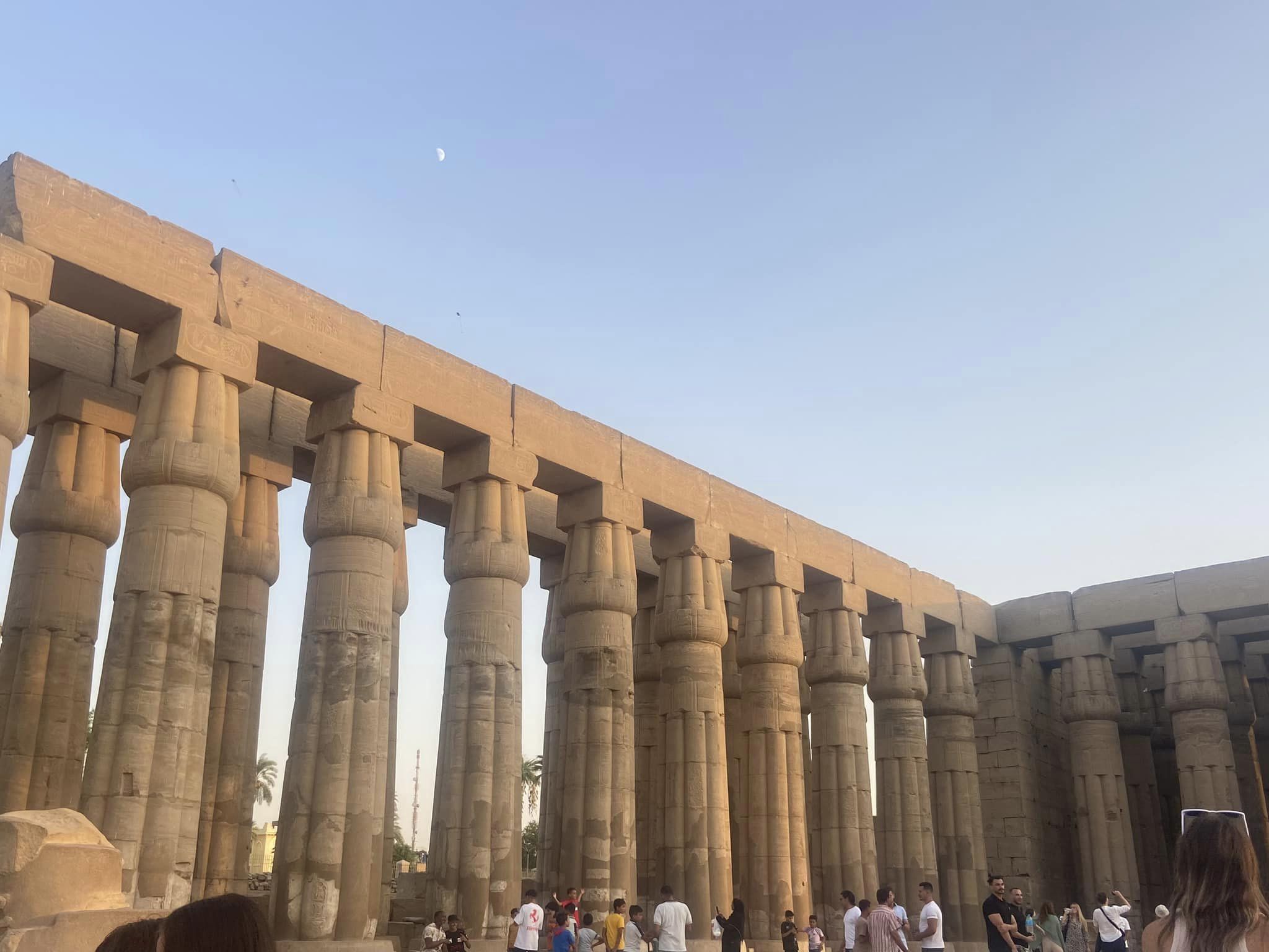 جانب من زيارات السياح فى معبد الأقصر