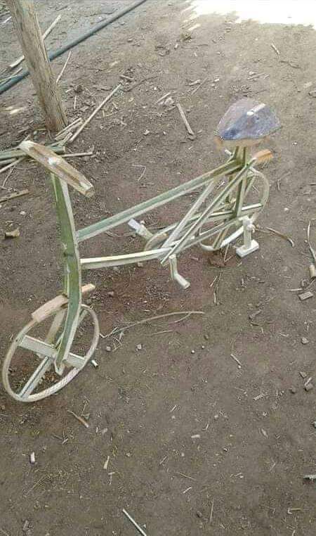 دراجة ديكور مصنوعة من الجريد
