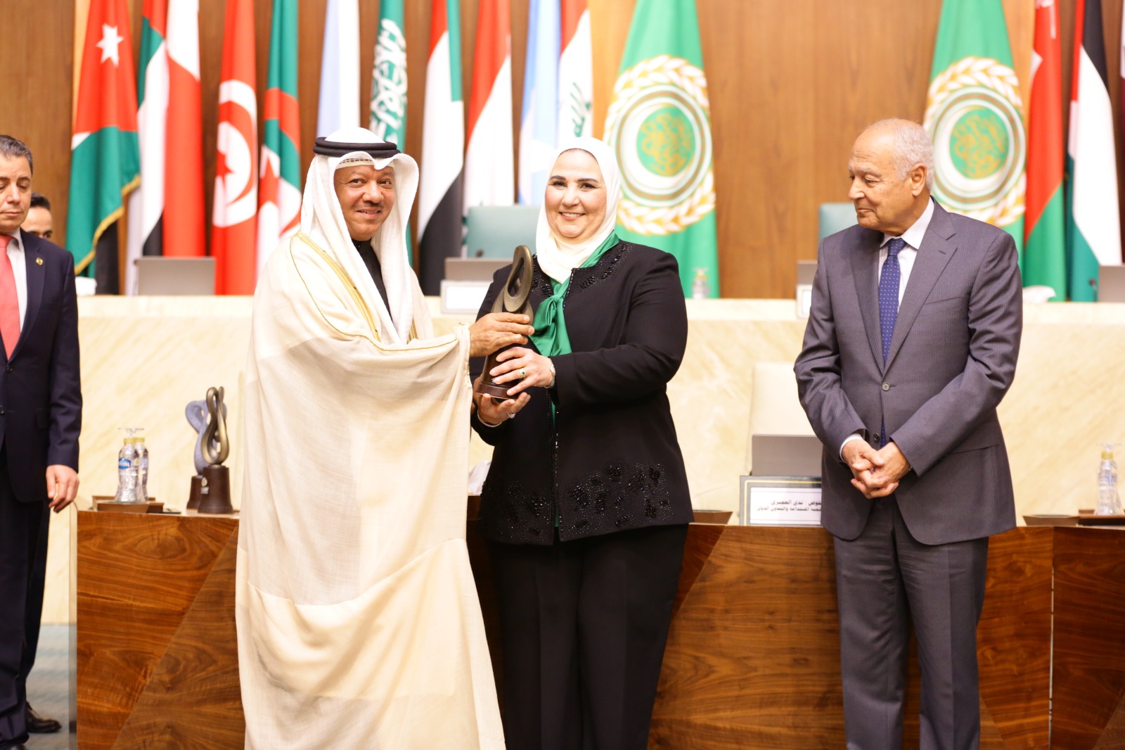 جامعة الدول العربية تكرم وزيرة التضامن 