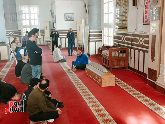 وصول جثمان هانى الناظر مسجد المجمع الإسلامى بالشيخ زايد لأداء صلاة الجنازة (16)