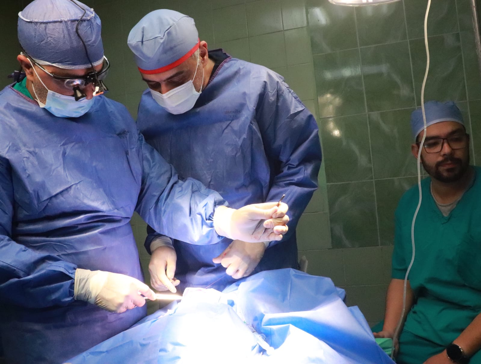 الفريق الطبى اثناء العمل (1)