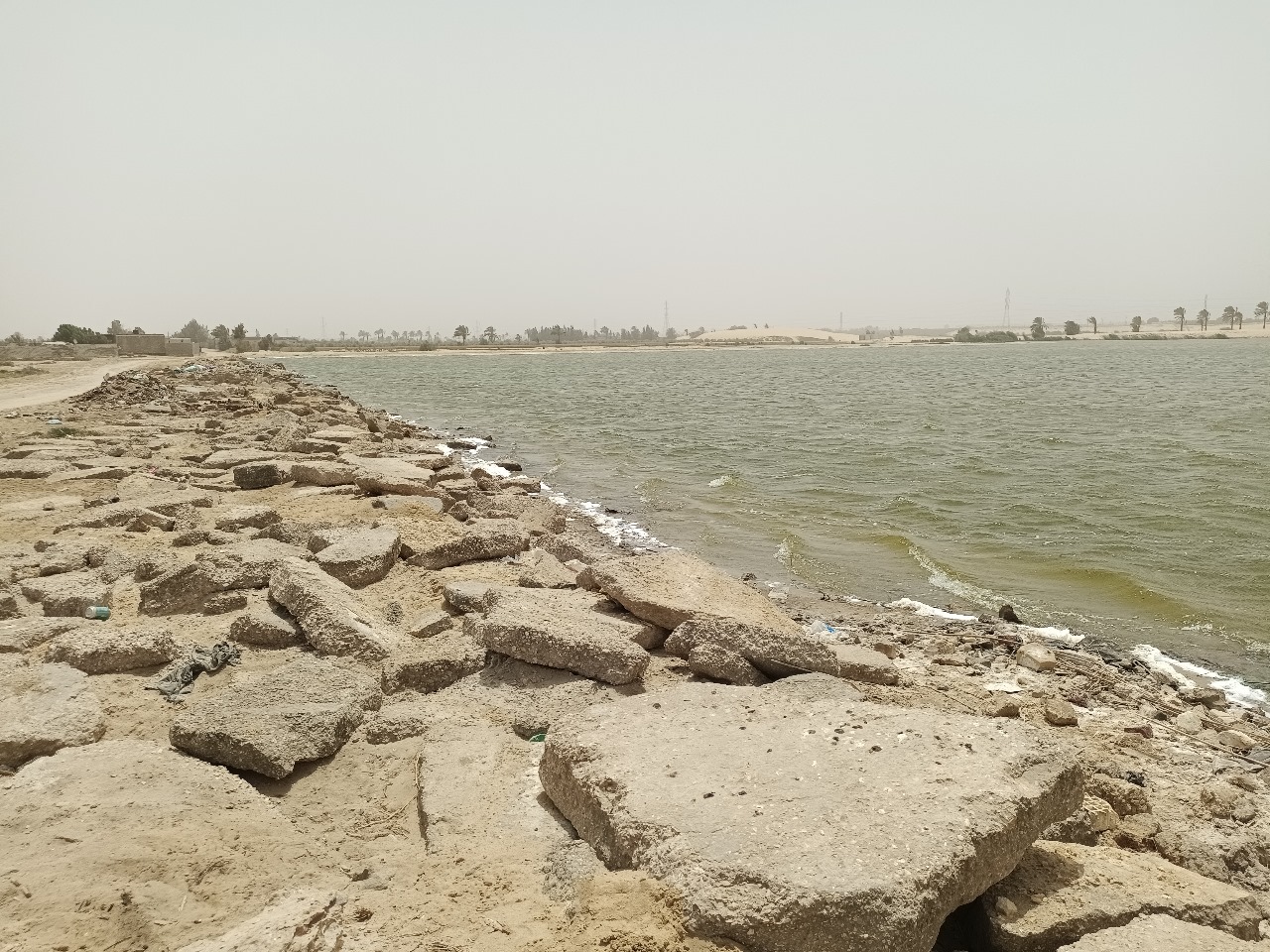 بحيرة الشيخ سليم تجلس فيها كأنك على شط القنال (2)