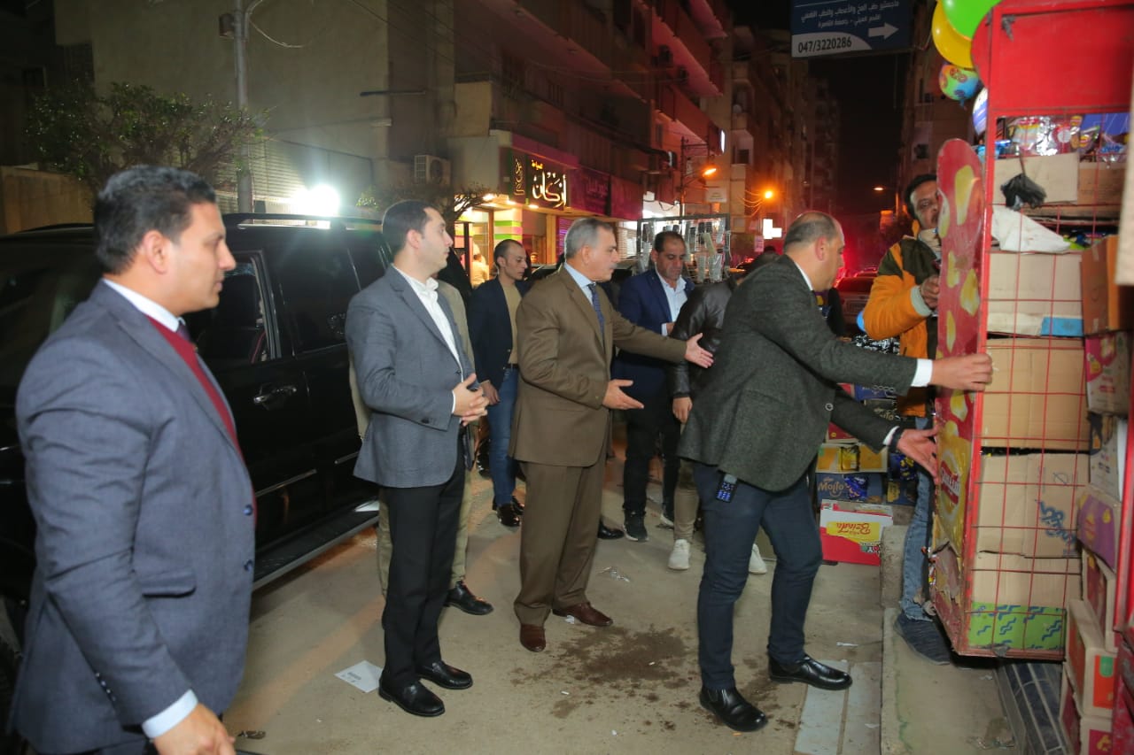 محافظ كفر الشيخ يقود حملة ليلية لإزالة الإشغالات