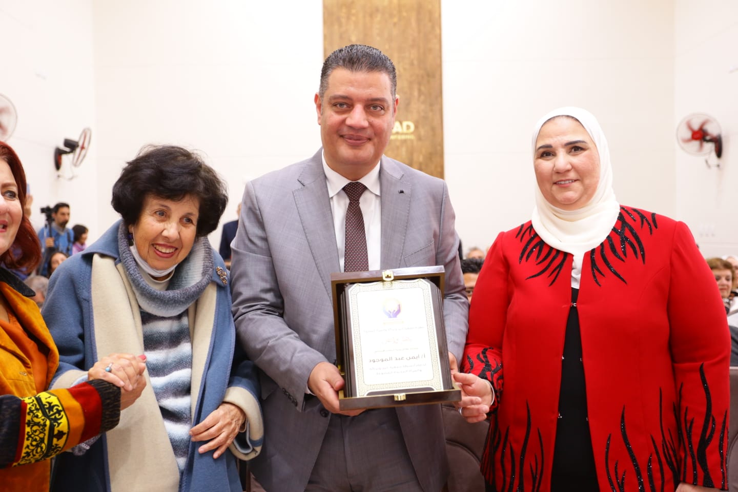 الدكتورة نيفين القباج وزيرة التضامن الاجتماعي وأيمن عبد الموجود مساعد وزيرة التضامن