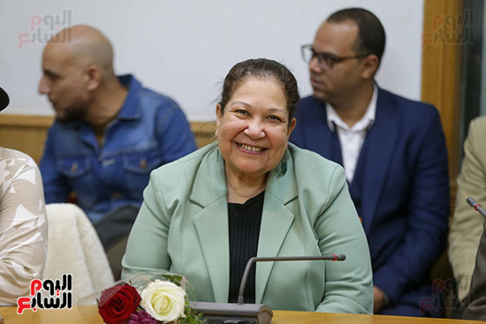 الكاتبة والروائية صفاء عبد المنعم الكاتبة والروائية صفاء عبد المنعم