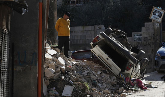 فلسطينى إمام سياره خاصة مدمرة
