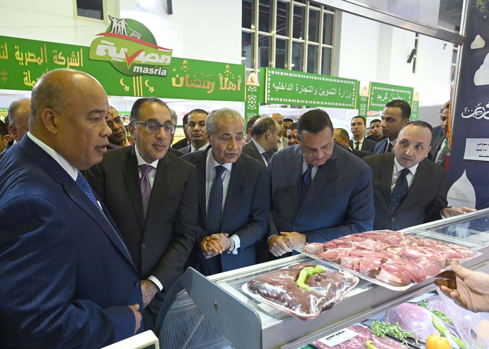 الدكتور مصطفى مدبولي رئيس مجلس الوزراء يتفقد معرض أهلا رمضان الرئيسي بمدينة نصر