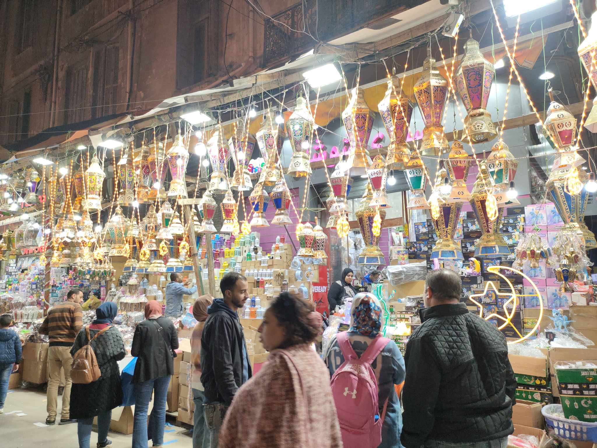 الإقبال على فوانيس رمضان بالإسكندرية