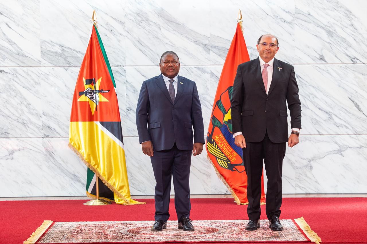 سفير مصر لدى موزمبيق مع رئيس الجمهورية