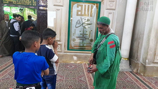 العم-محمود-السقا-40-عاما-يتردد-على-المسجد--(5)