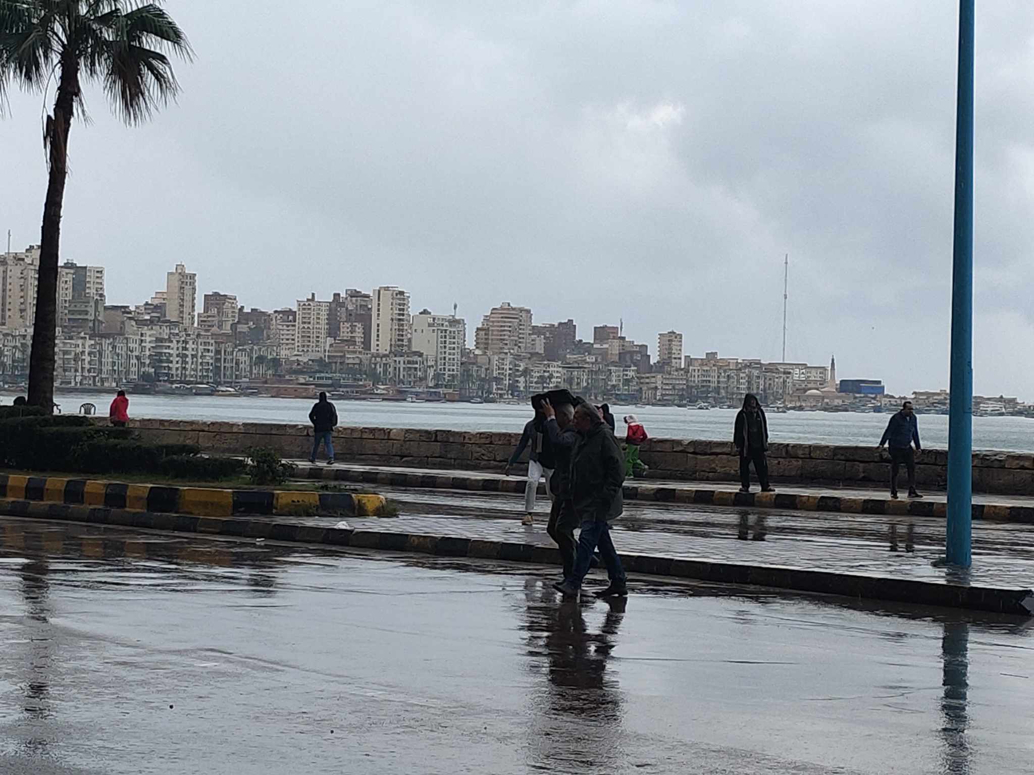 امطار غزيرة علي وسط الإسكندرية