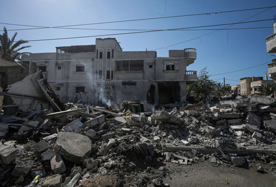 الدمار والخراب الكبير نتيجة الغارات الجوية والقصف المدفعى