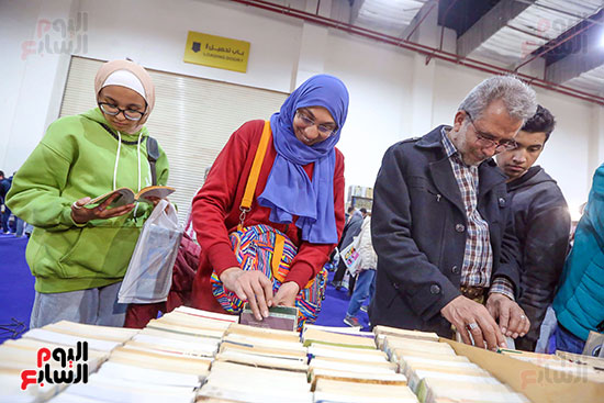 شراء الكتب من جناح سور الازبكية (2)