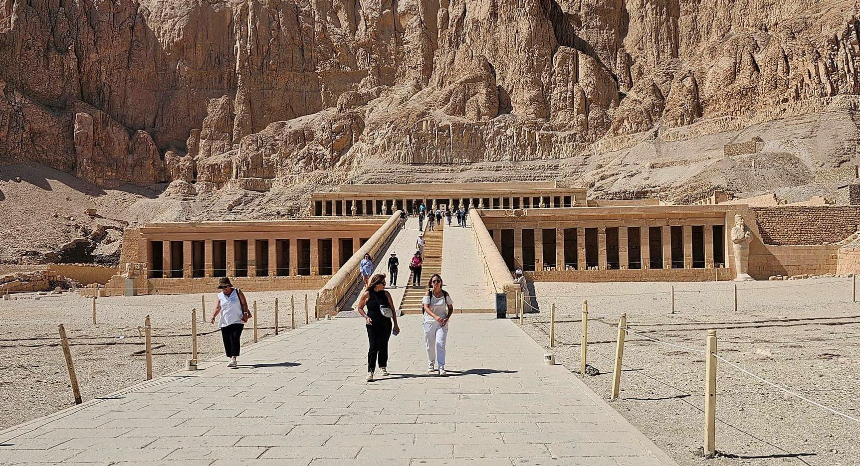 زيارات السائحين فى معبد الملكة حتشبسوت