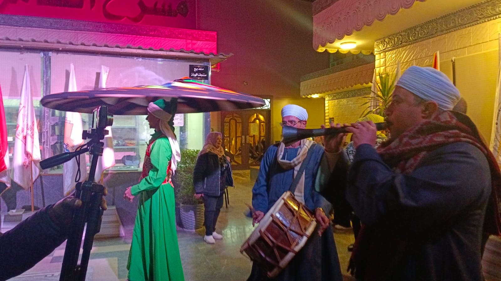 فرق الانشاد الديني تحتفل بذكرى الإسراء والمعراج في مسرح السامر بحضور تامر عبد المنعم (1)