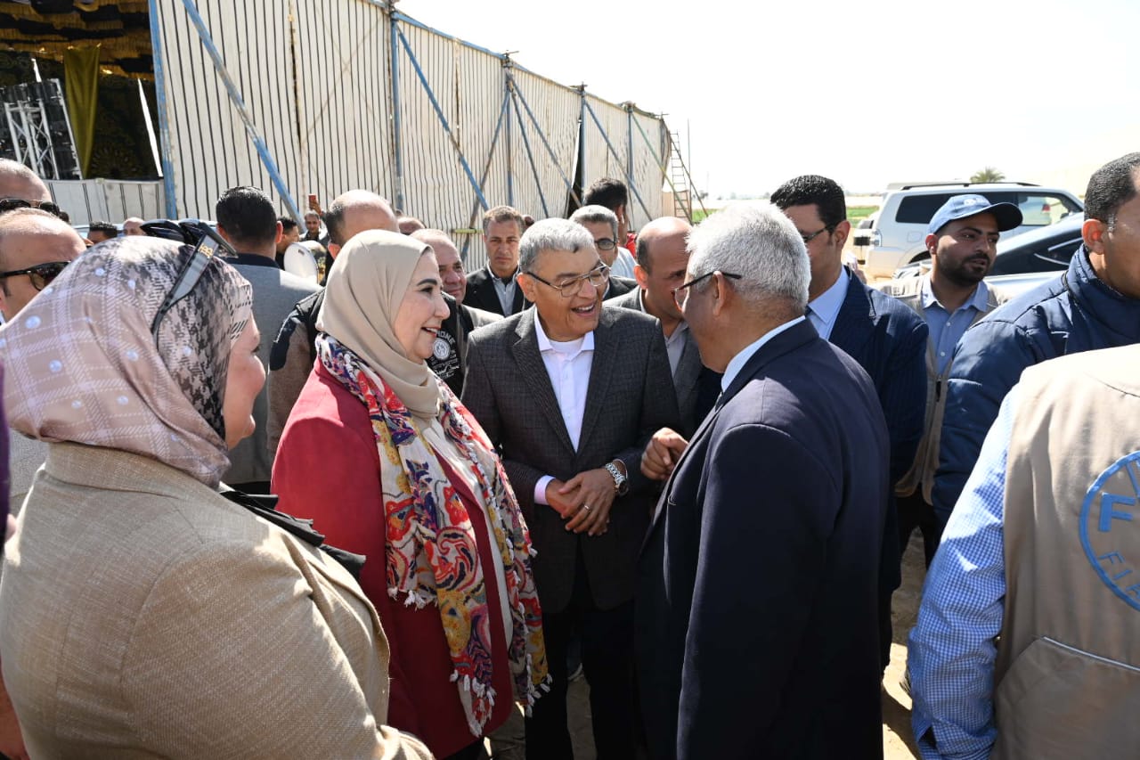 وصول وزيرة التضامن قرية الشيخ مسعود بمحافظة المنيا