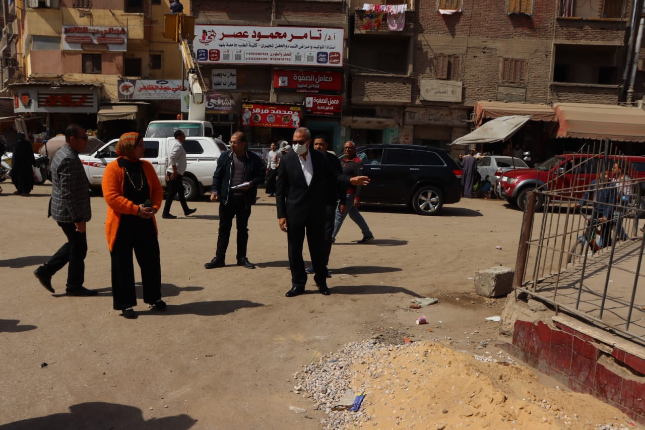  محافظ القليوبية يجرى جولة ميدانية لمتابعة أعمال رصف طريق أبو حشيش (6)
