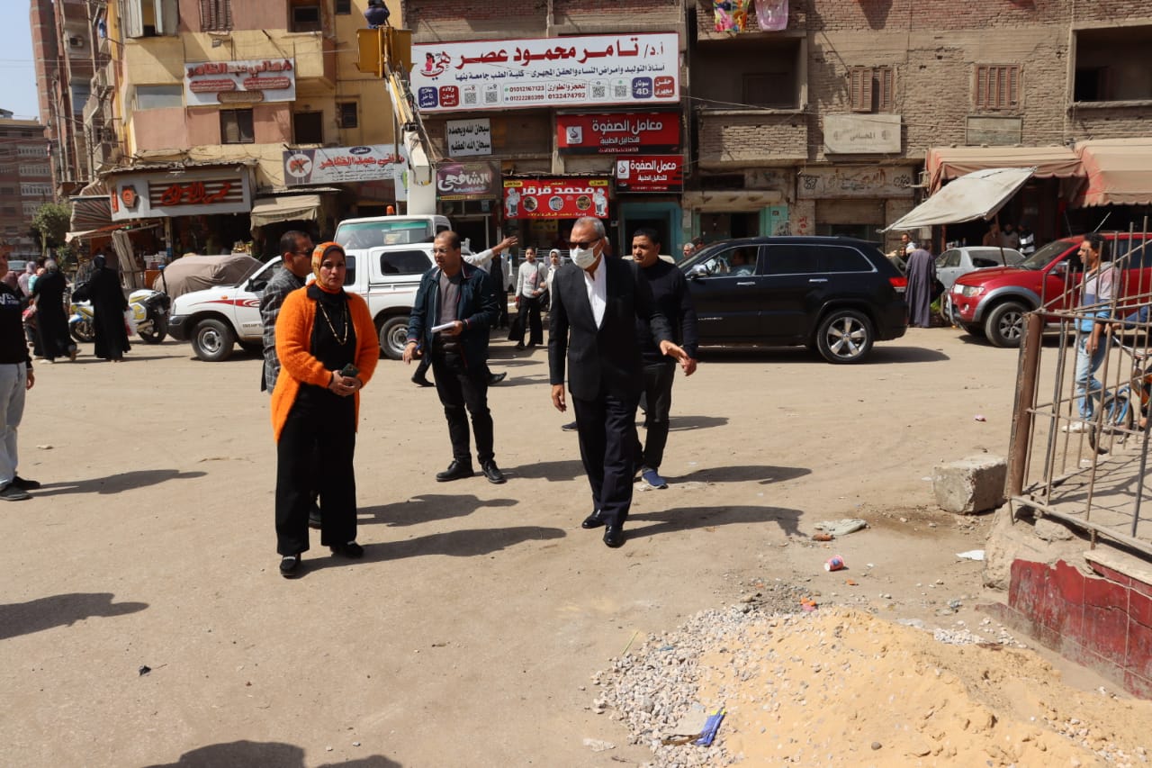  محافظ القليوبية يجرى جولة ميدانية لمتابعة أعمال رصف طريق أبو حشيش (8)