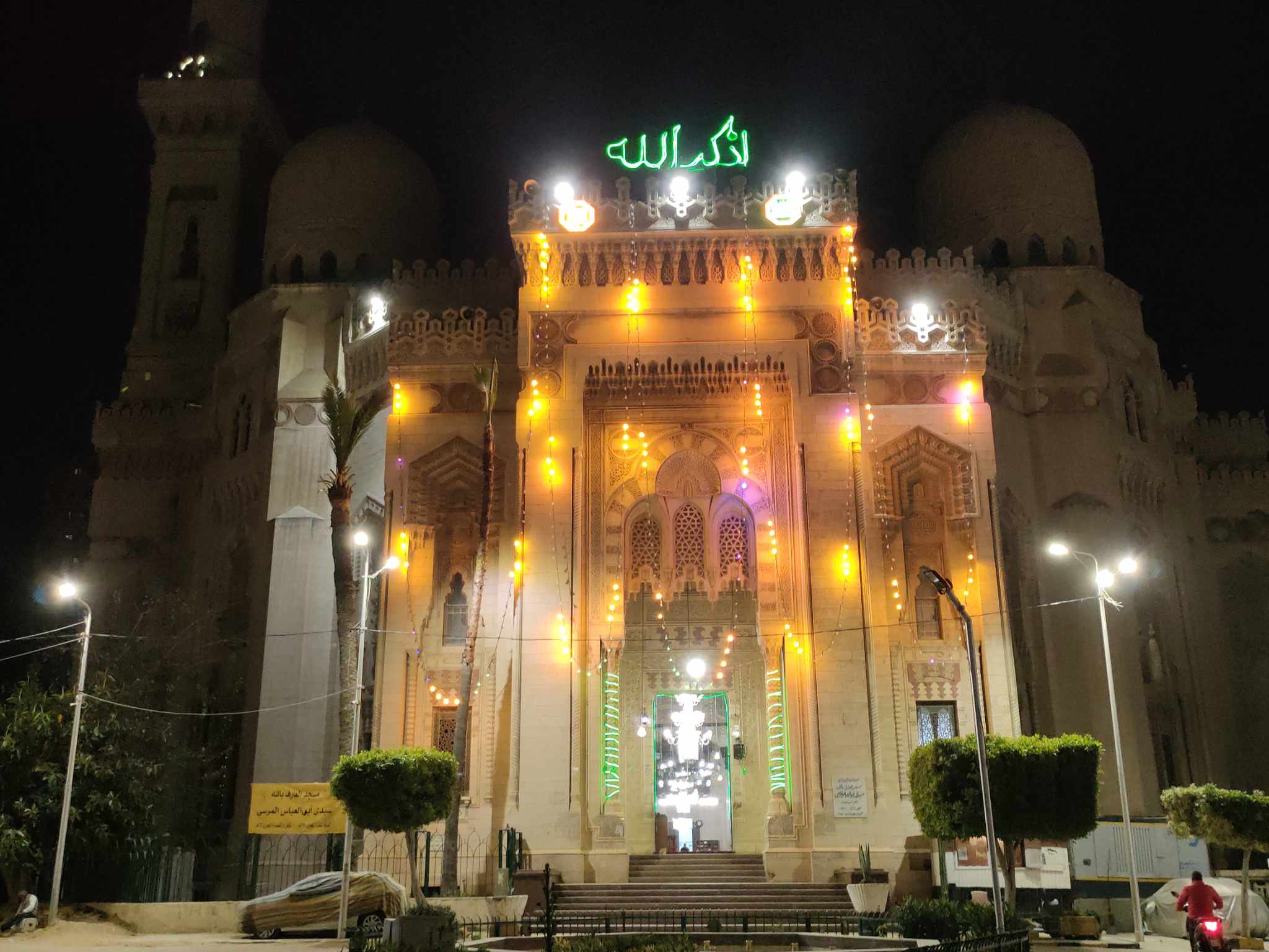 الإضاءة تزين مسجد المرسي ابو العباس في الإسكندرية