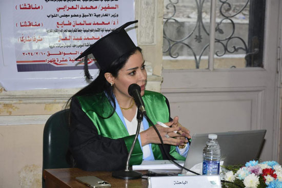 أمل الحناوى بعد حصولها على درجة الماچستير فى العلوم السياسية بامتياز (1)