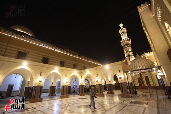 صلاة التراويح من مسجد السيدة نفيسة  (8)