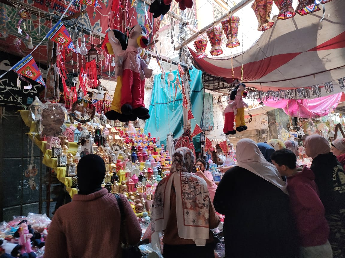  جولة في شارع مكة أشهر شوارع الإسماعيلية لبيع الفوانيس والزينة (8)