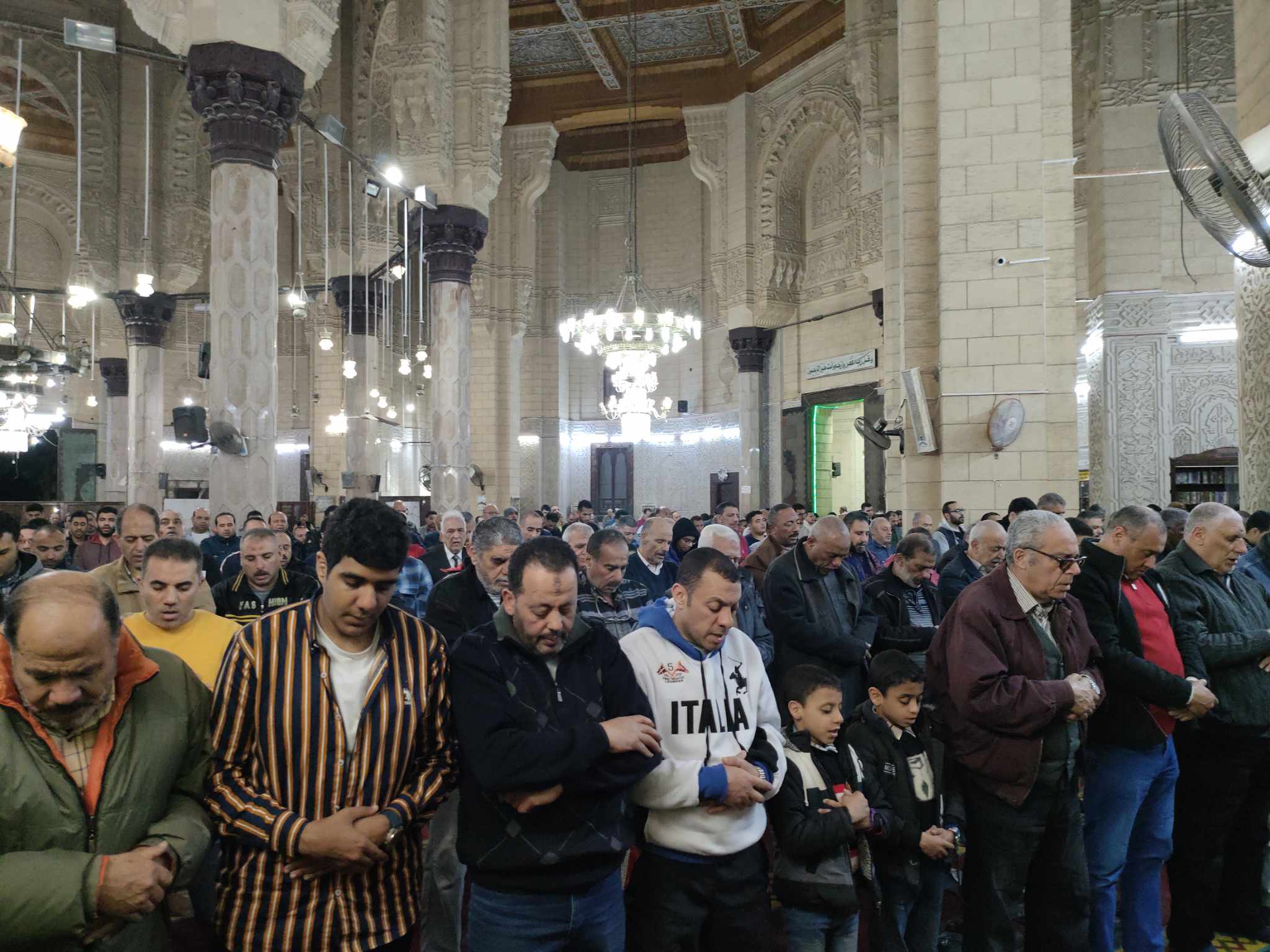 اقبال علي صلاة التراويح في مسجد المرسي ابو العباس بالإسكندرية