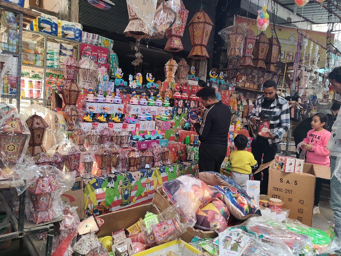  جولة في شارع مكة أشهر شوارع الإسماعيلية لبيع الفوانيس والزينة (1)