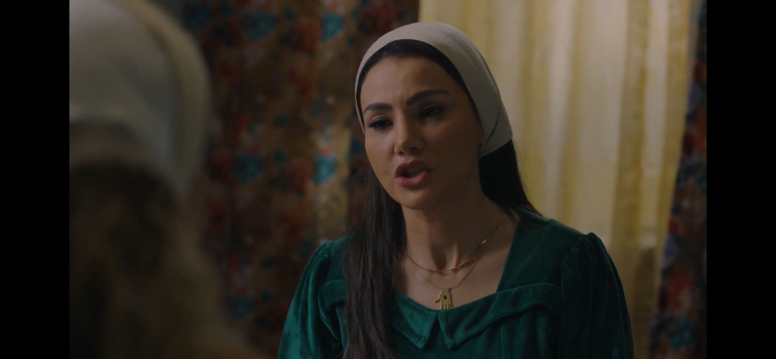 مسلسل حق العرب الحلقة 2 وفاء مكي تهدد دينا فؤاد بفضحها إذا لم تكمل عملها معها (2)