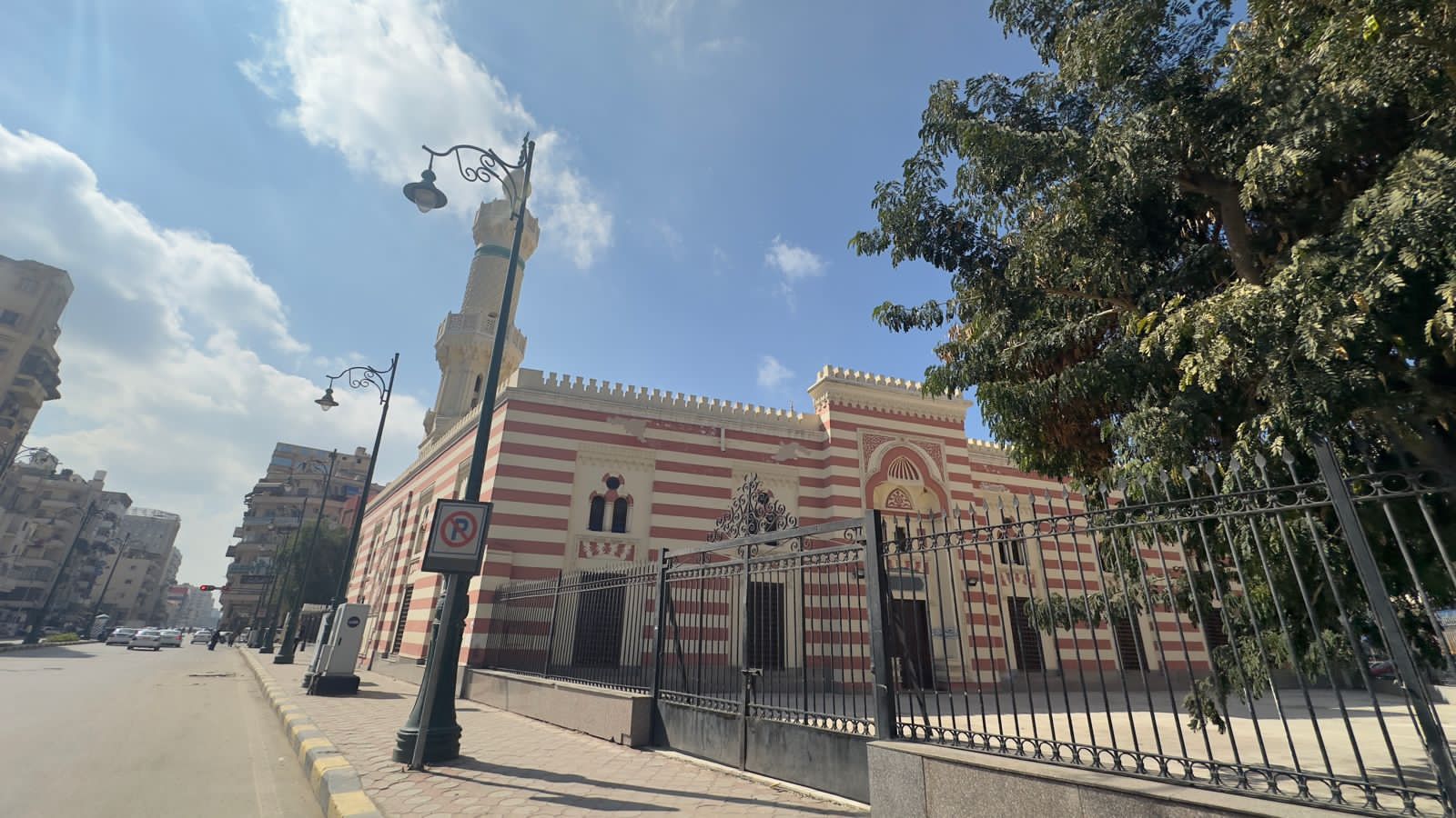 المسجد من شارع محمد على ببورسعيد